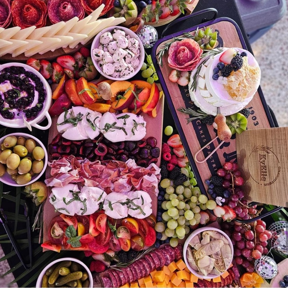 𝟕/𝟐𝟒 𝐈’𝐦 𝐂𝐨-𝐇𝐨𝐬𝐭𝐢𝐧𝐠 𝐚 𝐏𝐚𝐫𝐭𝐲! 🥳🎉🥳🎉🥳 - Picture 11 of 15